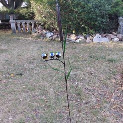 pimpelmees vogeltjes op stang, tuindecoratie vogel van metaal, pimpelmees op lisdodde