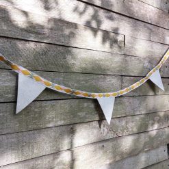 Duurzame vilten slinger voor babykamer en kinderkamer