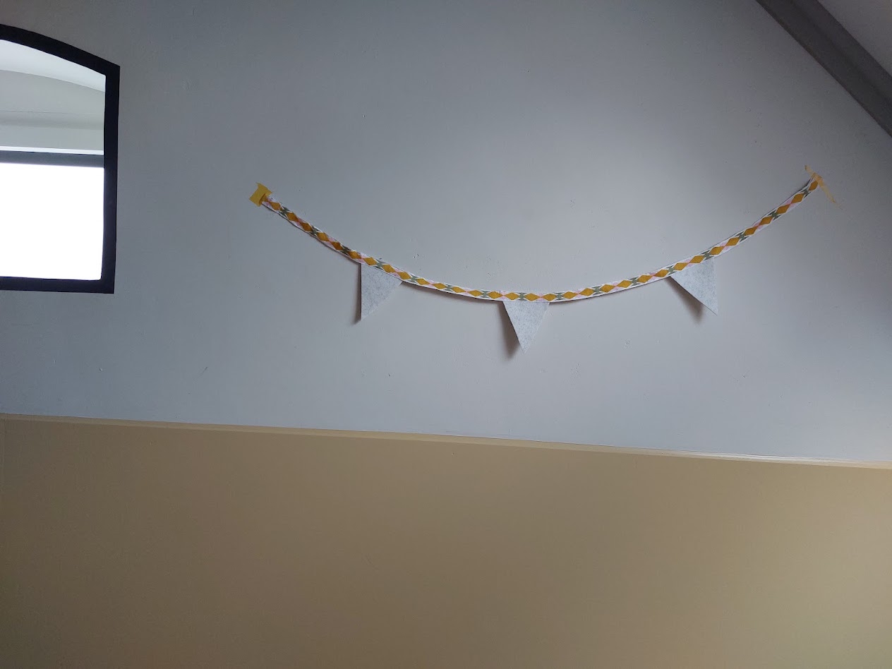 Kleurrijke handgemaakte vlaggenlijn van vilt met timeless design