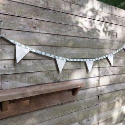 Handgemaakte vilten vlaggenlijn van gerecycled vilt voor babykamer en kinderkamer overzicht