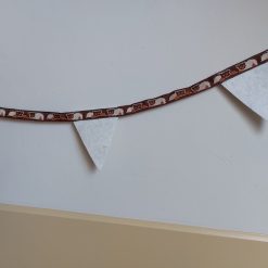 Handgemaakte vilten vlaggenlijn van gerecycled vilt voor babykamer en kinderkamer detail