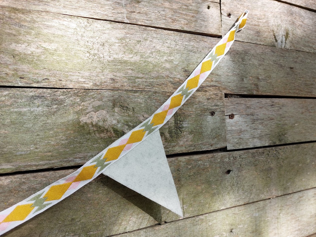 Handgemaakte vilten vlaggenlijn van gerecycled vilt 120 cm