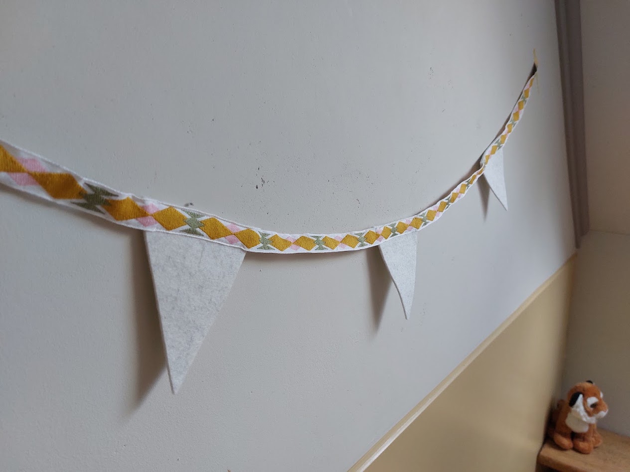 Handgemaakte vilten vlaggenlijn van gerecycled vilt 120 cm