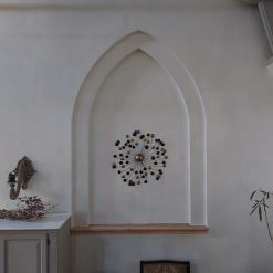 Metalen wanddecoratie ronde cirkels 70 cm in matgoud, abstracte bloem van gerecycled metaal