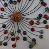 3D metalen muurdecoratie met ronde vormen en cirkels voor een moderne woonkamer