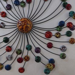 3D metalen muurdecoratie met ronde vormen en cirkels voor een moderne woonkamer