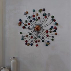 3D metalen muurdecoratie met ronde vormen en cirkels voor een moderne woonkamer
