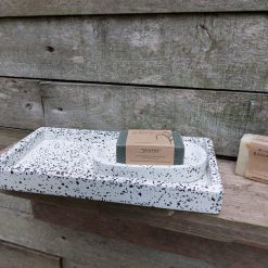 dienblad of tray voor in badkamer toilet of keuken van terrazzo