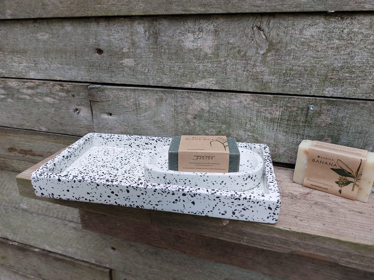 dienblad of tray voor in badkamer toilet of keuken van terrazzo