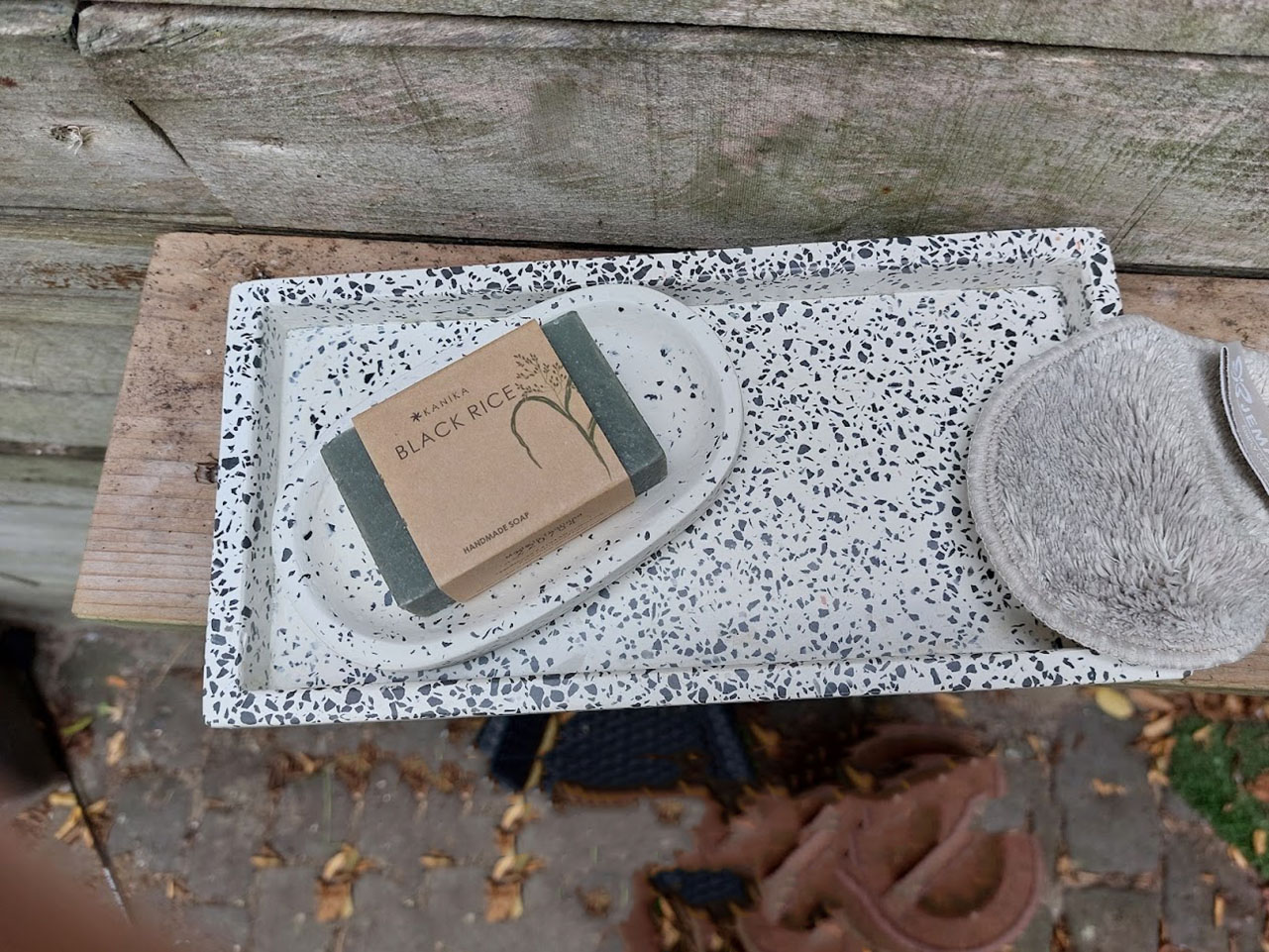 dienblad of tray voor in badkamer toilet of keuken van terrazzo