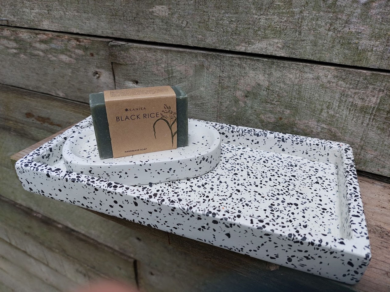 dienblad of tray voor in badkamer toilet of keuken van terrazzo